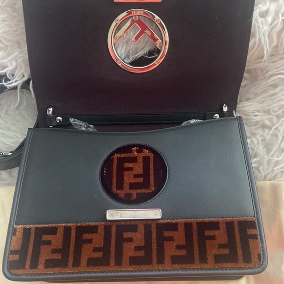 Authentic Fendi Kan I logo leather bag - Picture 6 of 9